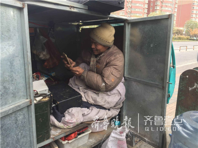 菏泽残疾男子自制手摇车环游中国,欲当一名励