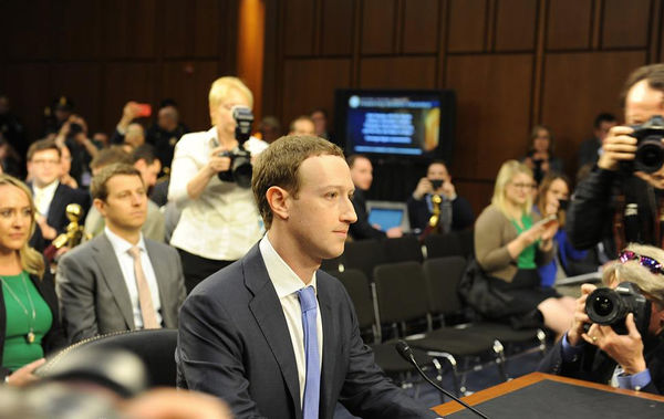 脸书一月市值蒸发591亿 道歉高手扎克过关了吗