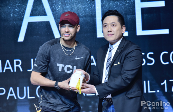 TCL全球化提速 携手内马尔发布智能科技新品