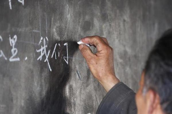 光明日报谈规范师德:制度建设层层加码,把师