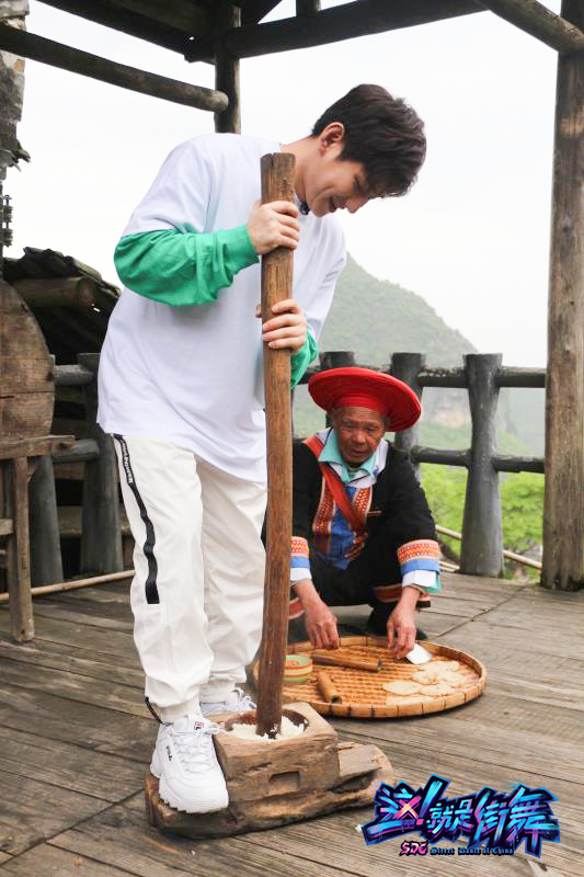 千年瑶寨惊现街舞使者 韩宇陈妍臻大秀瑶族街舞