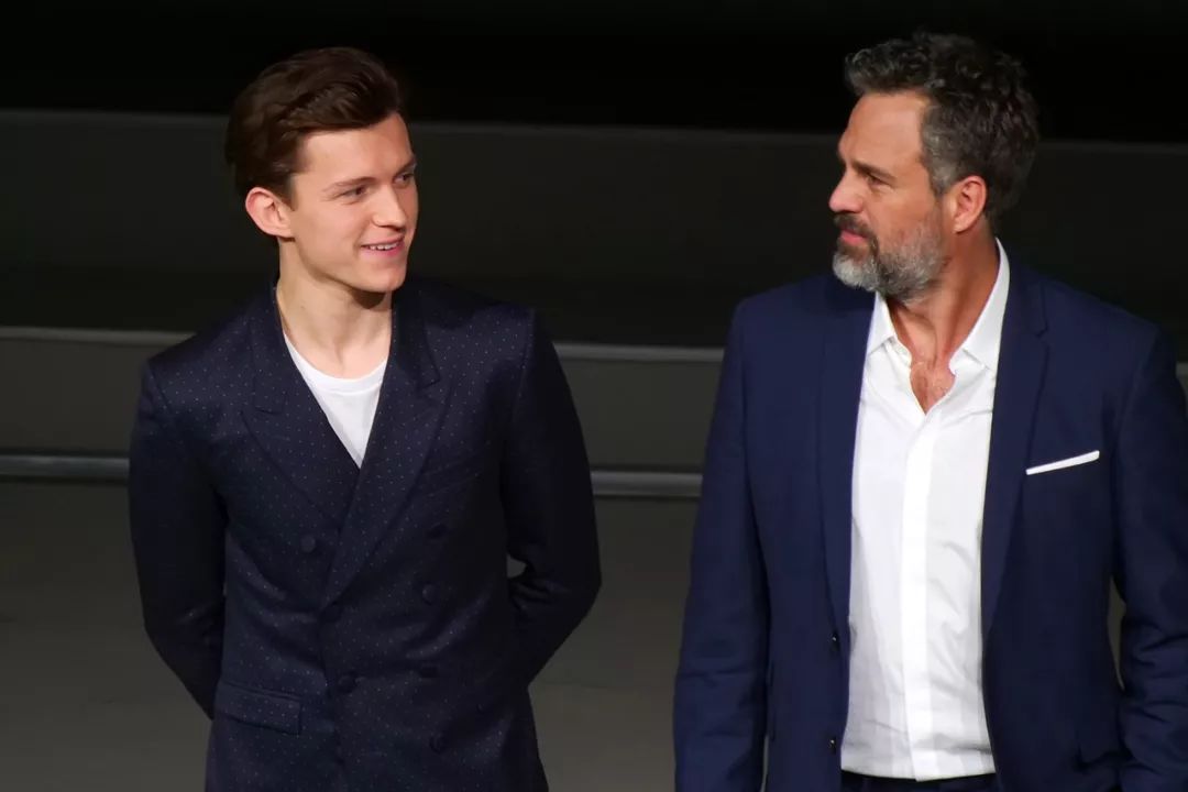 在山顶上看漫威#复仇者联盟3:无限战争#的明星