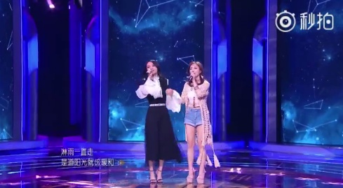 冯提莫真实身高到底是多少?和偶像张韶涵同台后就一目了然了