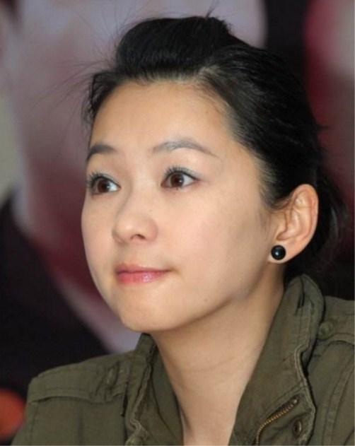 蔡君茹低调生活和工作,从不靠炒绯闻来博取旁人的注意,事业顺风顺水