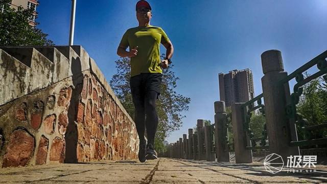 速干透气贴身舒适，让你肆意运动不燥热—优衣库运动活力系列套装评测