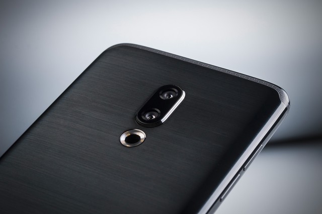 黄章亲手打磨的精品 魅族15三大买点帮你择机