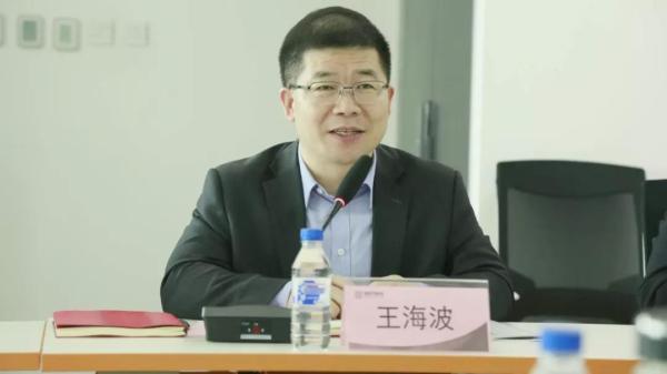 通州区委书记曾赞荣莅临网库集团北京总部参观调研