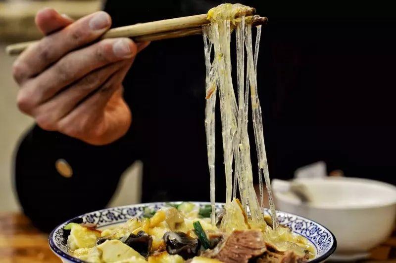 在西安泡馍店里掰馍的都是社会人