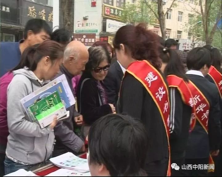 县图书馆组织开展4.23世界读书日宣传活动