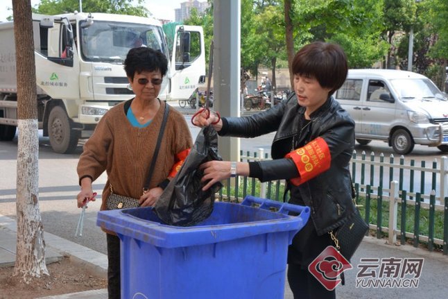 昆明市西山区首创十彩志愿者服务队助力文明