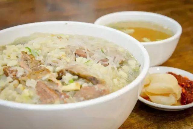 在西安泡馍店里掰馍的都是社会人