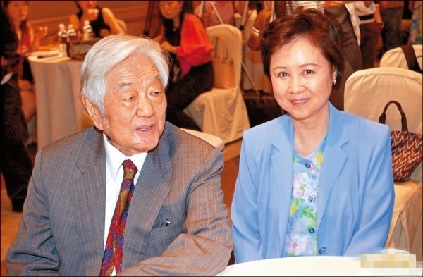 遭丈夫前妻出书控诉介入婚姻 琼瑶发宋词反击