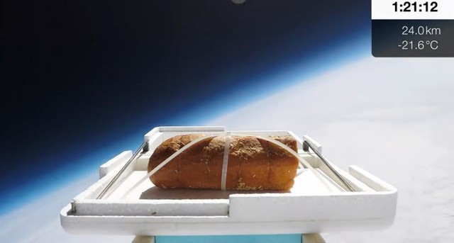 YouTube用户竟然将面包送入地球边缘