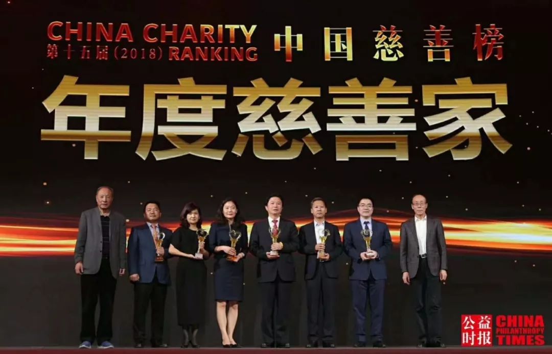 南大校友郑钢当选中国年度慈善家，马云、刘强东同时上榜