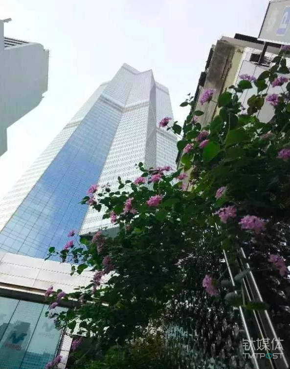 香港中环中心大厦  《等深线》记者 周远征 摄