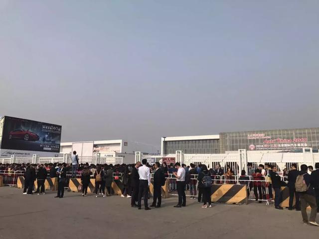 北京车展｜拥堵的京密路 焦虑的媒体人