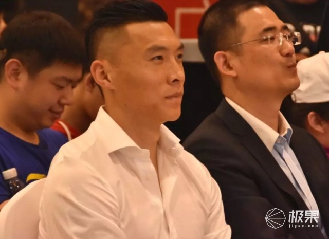 海信携手国安于大宝送福利,现场表演颠球神技! 海信携手国安于大宝送福利,现场表演颠球神技!