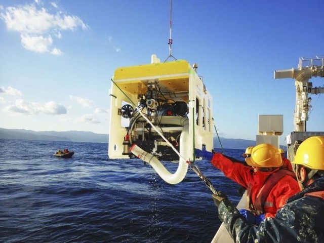 最大下潜2000米 日本研发深潜机器人