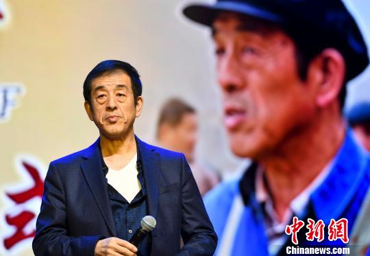 影片中老年王蔚的扮演者、国家一级演员高强。 刘新 摄 影片中老年王蔚的扮演者、国家一级演员高强。 刘新 摄