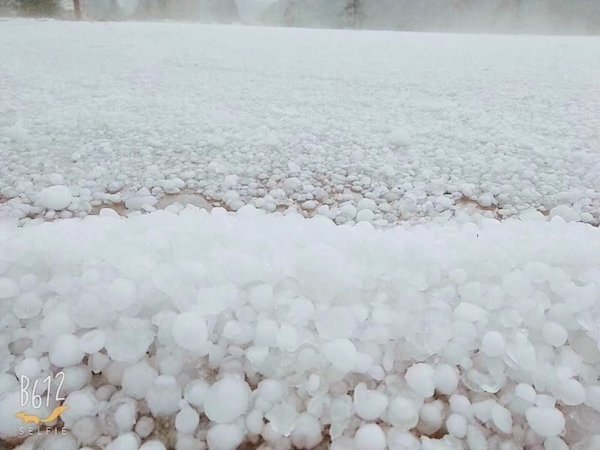 受极端天气影响泸州叙永下冰雹 积雹近10厘米