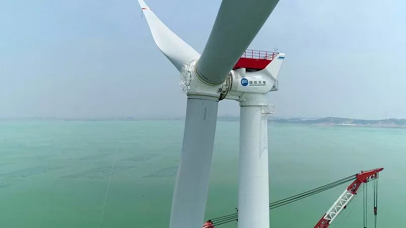 全球风轮直径最大抗台风型风电机组成功吊装