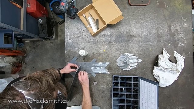 玩家自制复联3美队盾牌 顺便还砸了一辆车 