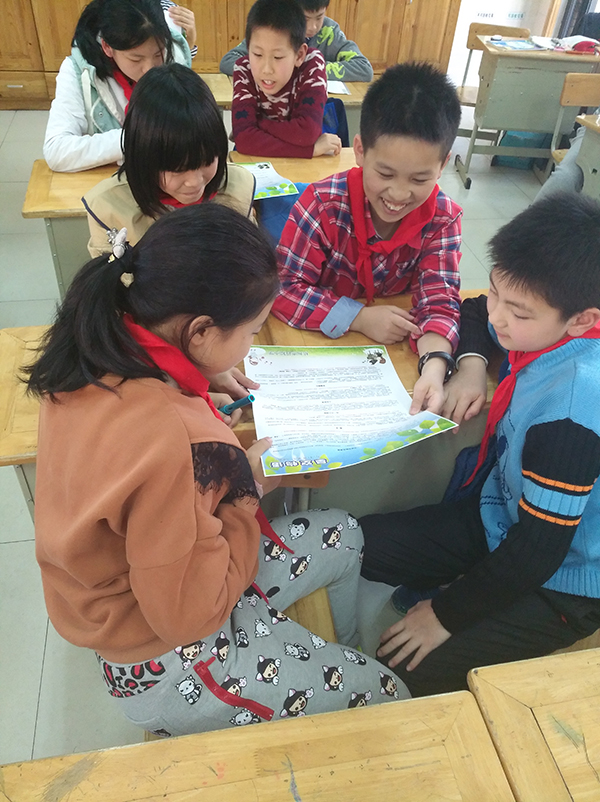 杭州一小学语文老师为鼓励孩子写周记推出班刊