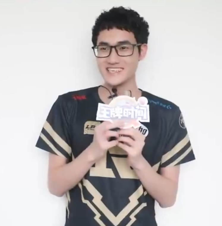 RNG众队员表白小狗:他是最强ADC