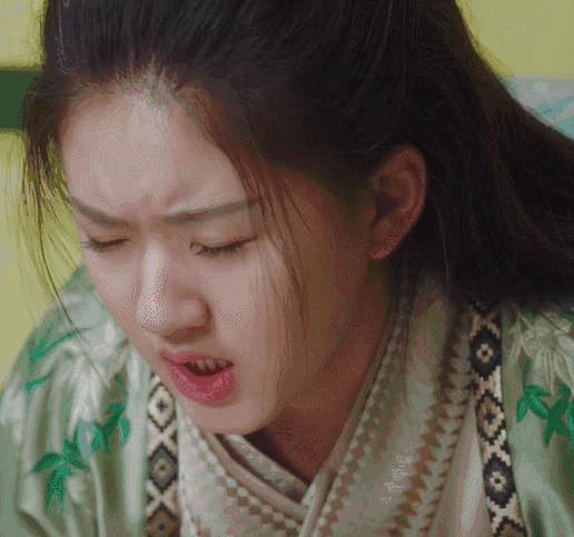 左拥大ip爆款,右抱x玖少年团,鬼马小妞赵露思最近存在