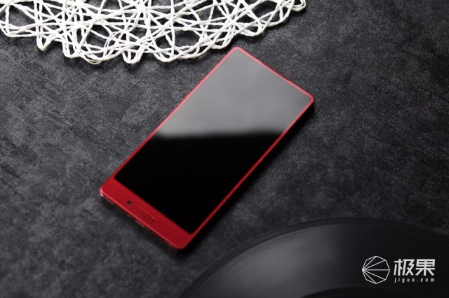 后置双摄三面无边框，千元全面屏手机的标杆 - 坚果3深度测评体验