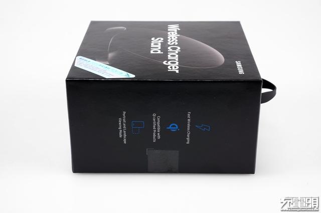 精简换代：三星第五代立式无线充电器（EP-N5100）拆解评测