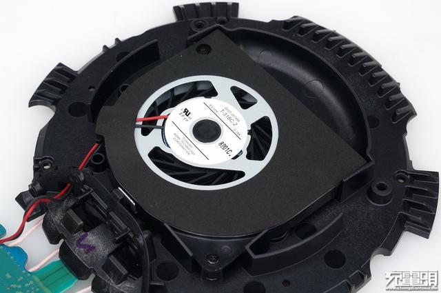 精简换代：三星第五代立式无线充电器（EP-N5100）拆解评测