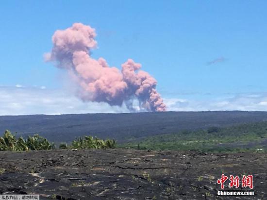 当地时间5月4日,美国夏威夷基拉韦厄火山喷发。