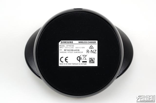 精简换代：三星第五代立式无线充电器（EP-N5100）拆解评测