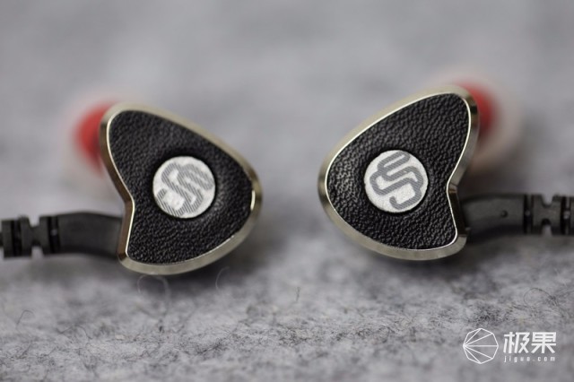 初烧做入门之用，999元的动圈塞子是否值得买—瑞弦Xcited2试玩测评