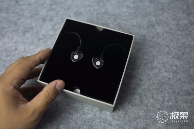 初烧做入门之用，999元的动圈塞子是否值得买—瑞弦Xcited2试玩测评