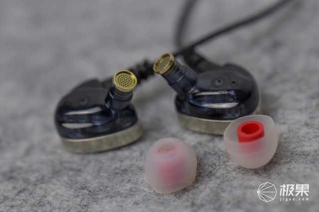初烧做入门之用，999元的动圈塞子是否值得买—瑞弦Xcited2试玩测评