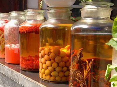 重庆喝死人自配药酒发现剧毒中药 药酒千人