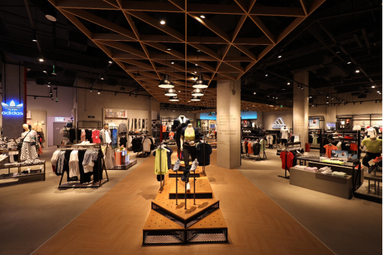 首家阿迪达斯运动时尚品牌体验店深业上城开