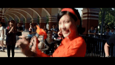 玩璞街访:如果妈妈重返20岁,你愿意娶她吗?哈哈,笑到