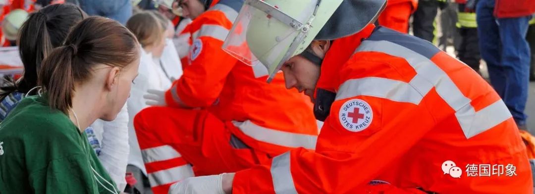 10年前在四川,我们认识了德国红十字会救援队