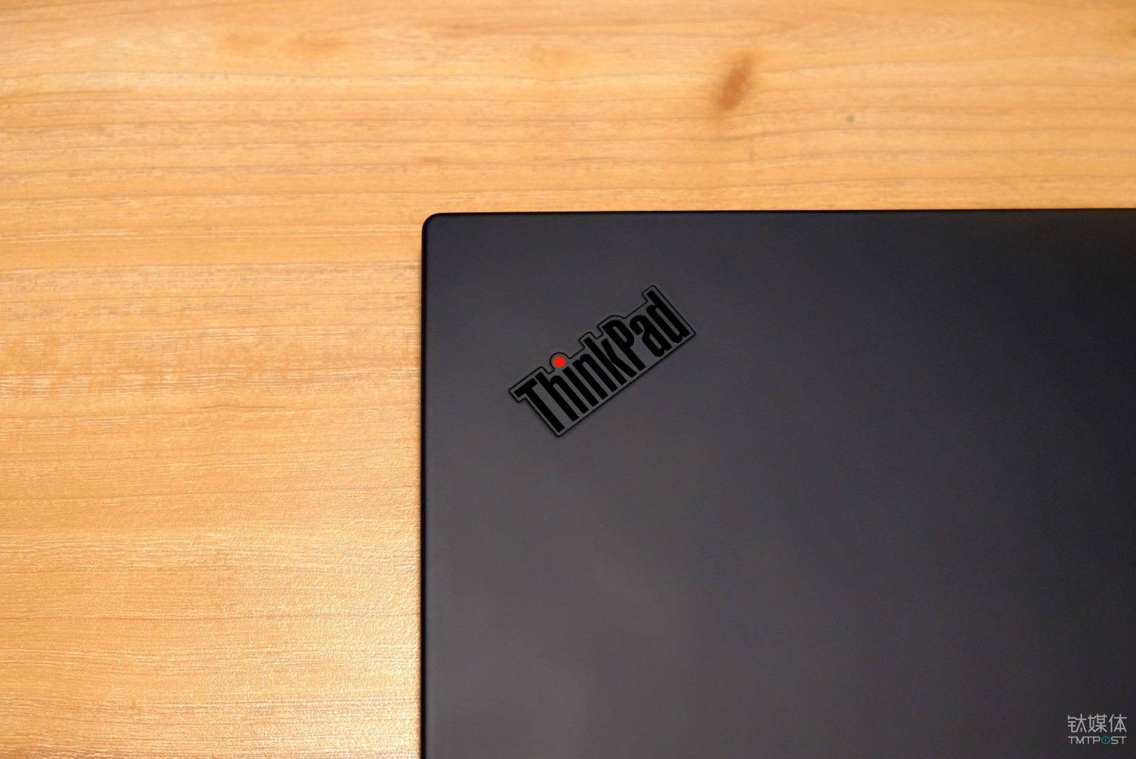 ThinkPad X1 Carbon 2018 正面