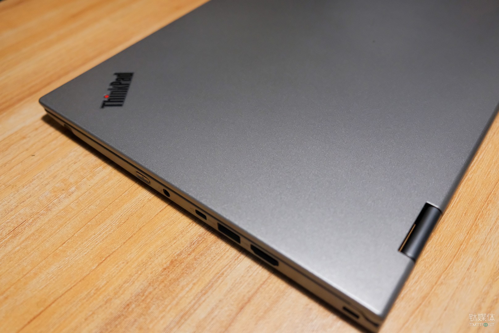 ThinkPad X1 Yoga 2018 侧面接口