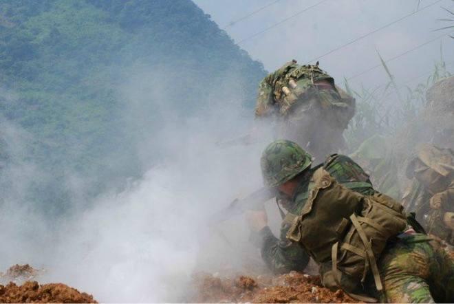 那年老山作战,我军首遭越军空爆榴弹袭击,多年照片终于公开!