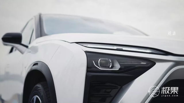 蔚来ES8初体验:4秒破百,NOMI智能助手把全车人撩high 蔚来ES8初体验:4秒破百,NOMI智能助手把全车人撩high