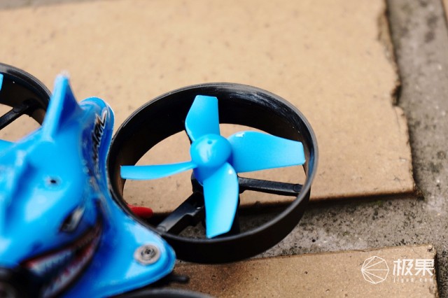 Shark穿越机上手评测:小孩子的启蒙无人机 Shark穿越机上手评测:小孩子的启蒙无人机