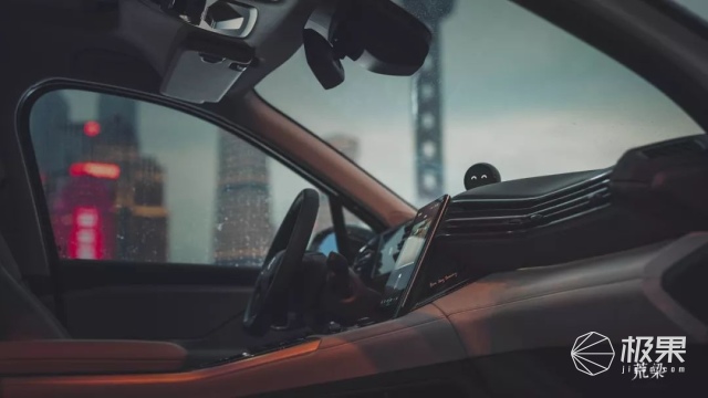 蔚来ES8初体验:4秒破百,NOMI智能助手把全车人撩high 蔚来ES8初体验:4秒破百,NOMI智能助手把全车人撩high