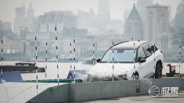 蔚来ES8初体验:4秒破百,NOMI智能助手把全车人撩high 蔚来ES8初体验:4秒破百,NOMI智能助手把全车人撩high