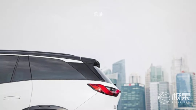 蔚来ES8初体验:4秒破百,NOMI智能助手把全车人撩high 蔚来ES8初体验:4秒破百,NOMI智能助手把全车人撩high