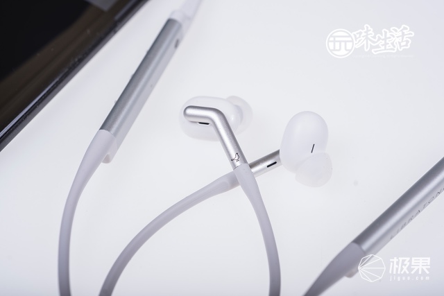 小鸟音响降噪耳机测评:这可能是颜值最高的无